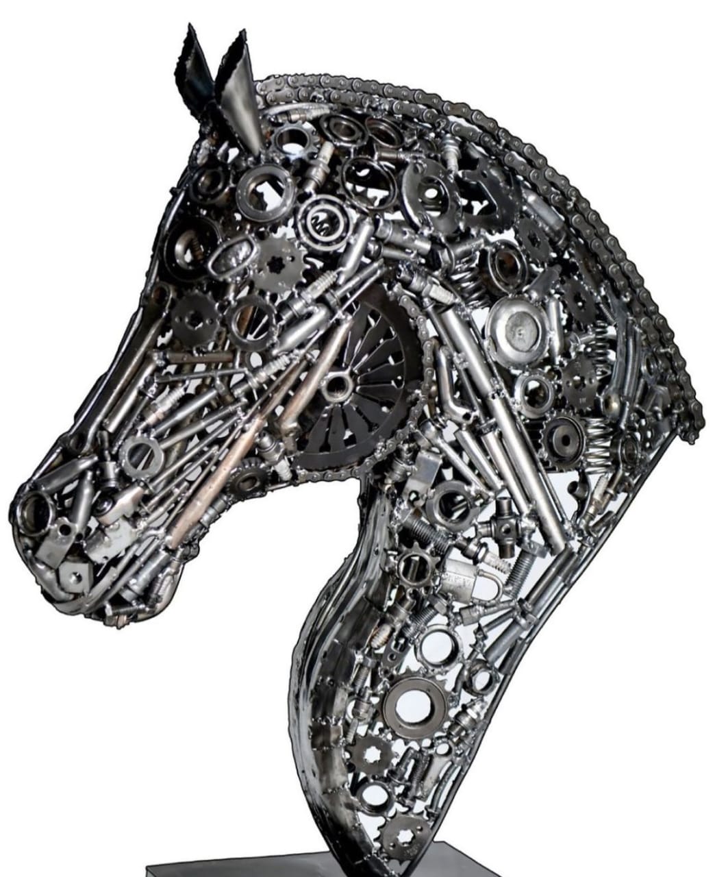 Paardenhoofd sculptuur van gerecycled staal