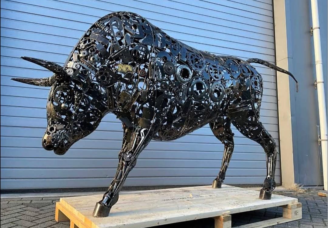 Stier sculptuur detail